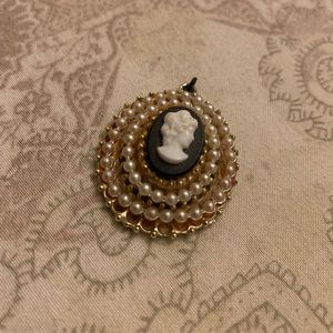 Vintage Cameo Pendant